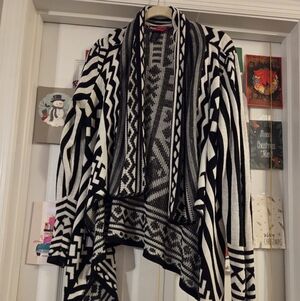 Say What? Black and White Patterned Cardigan Southwestern Style Tribal Medium
